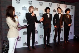 「アドミラル100周年記念レセプション」に登壇したTHE BAWDIES
