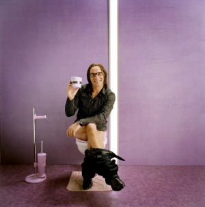 紳士の国イギリス、夫が愛する妻へ贈ったプレゼントは…なんと！豪華な公衆トイレ!?