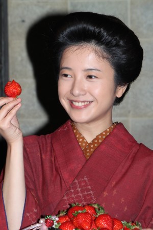 NHK連続テレビ小説「ヒロイン・バトンタッチ」セレモニーに出席した、『花子とアン』の吉高由里子