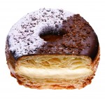 ミスタードーナツの新商品「Mr.CroissantDonut」チョコ＆カスタードホイップ