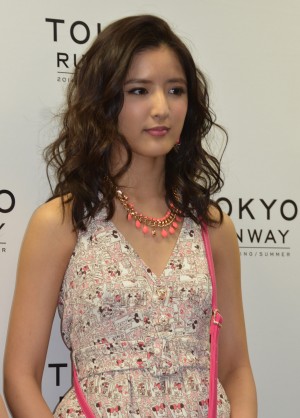 『東京ランウェイ2014春夏』に出演したE‐girls・藤井萩花