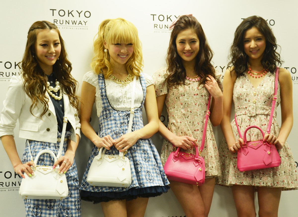 E‐girls、ランウェイに緊張！パフォーマンスに大歓声　＜東京ランウェイ2014春夏＞