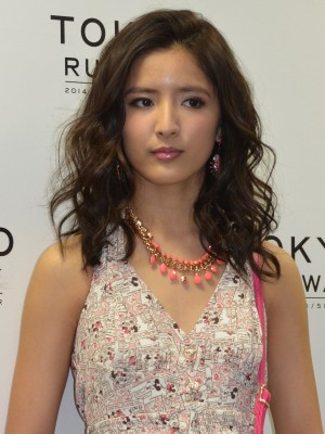 『東京ランウェイ2014春夏』に出演したE‐girls・藤井萩花