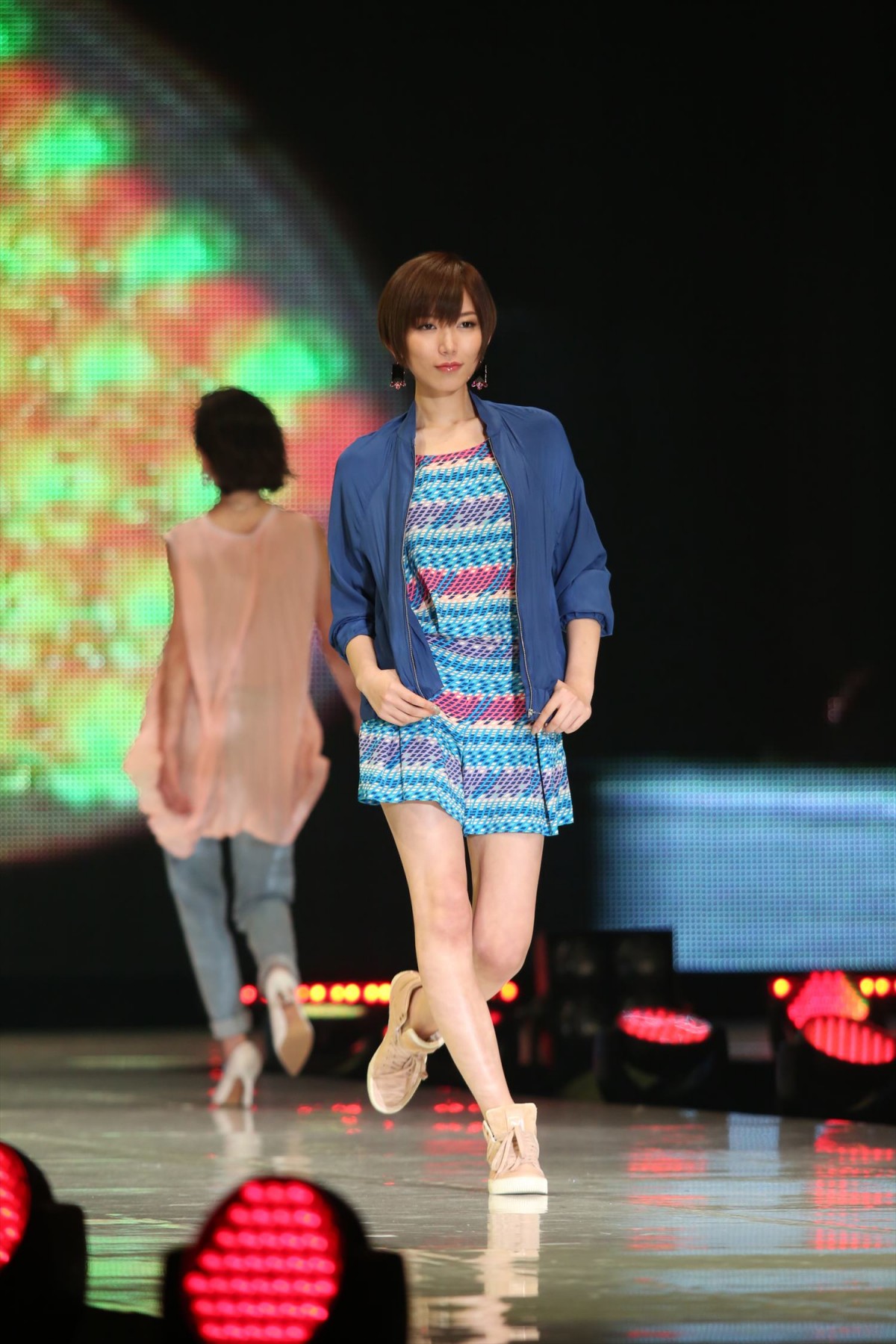 安田美沙子、“新妻”スマイルでランウェイに登場！斎藤工はテレまくりで赤面!?　＜東京ランウェイ2014春夏＞