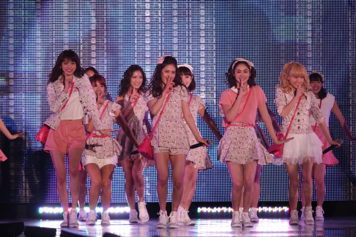 E‐girls、ランウェイに緊張！パフォーマンスに大歓声　＜東京ランウェイ2014春夏＞