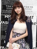 『東京ランウェイ 2014 SPRING／SUMMER』ステージ直後の新川優愛を直撃！