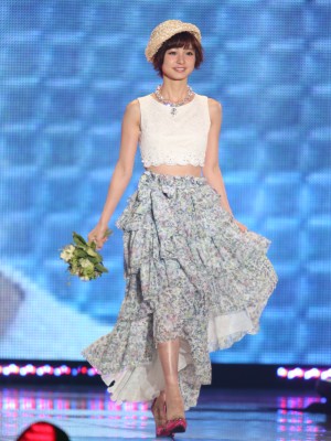 篠田麻里子、『東京ランウェイ 2014 SPRING／SUMMER』