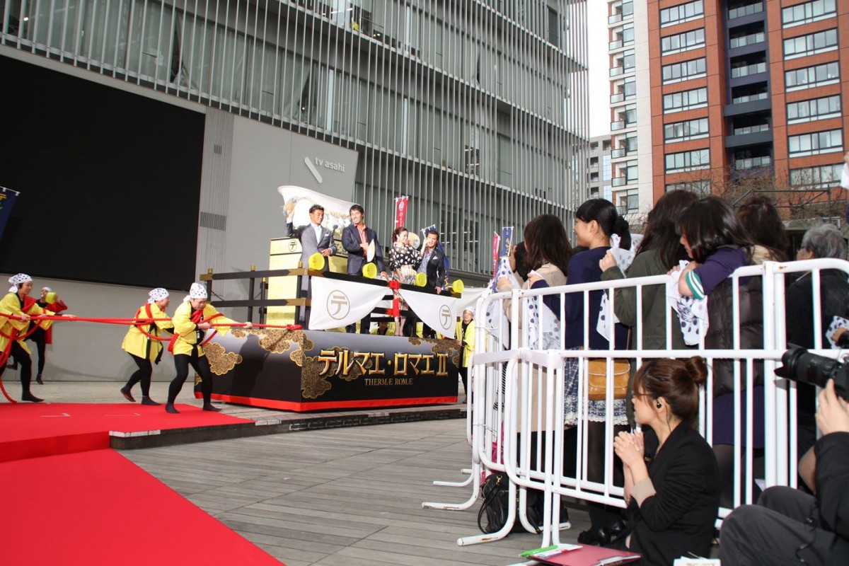 上戸彩、リアルな“ルシウス像”に大興奮!? 阿部寛「今回は迷いなし！」