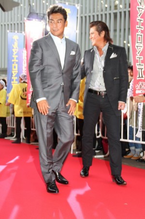 『テルマエ・ロマエII』完成披露イベントに出席した宍戸開と竹内力