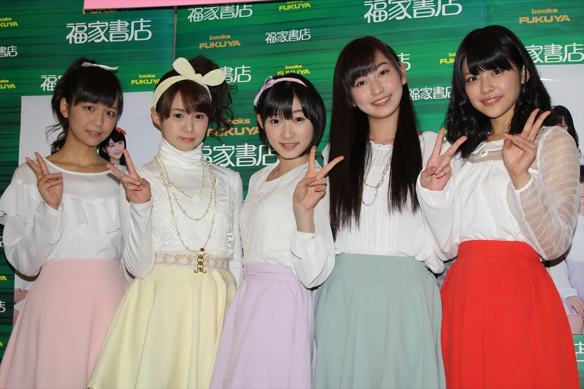 フォトブック発売記念握手会イベントを行ったJuice＝Juice