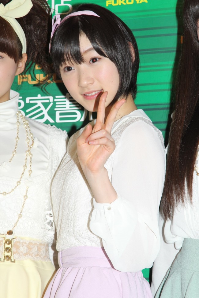 フォトブック発売記念握手会イベントを行ったJuice＝Juice