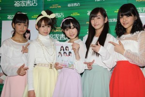 フォトブック発売記念握手会イベントを行ったJuice＝Juice