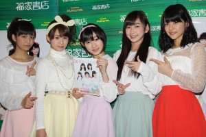 フォトブック発売記念握手会イベントを行ったJuice＝Juice