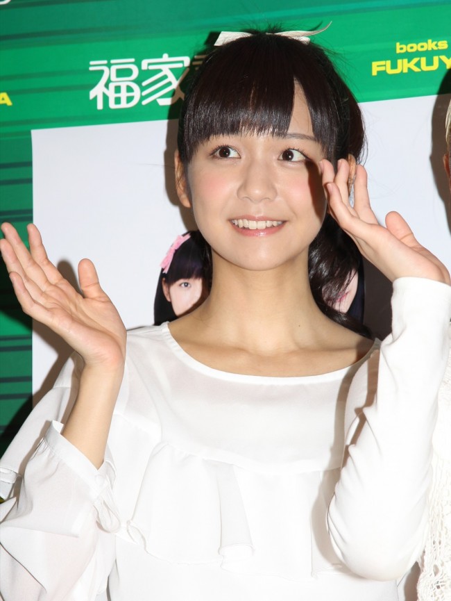 フォトブック発売記念握手会イベントを行ったJuice＝Juice
