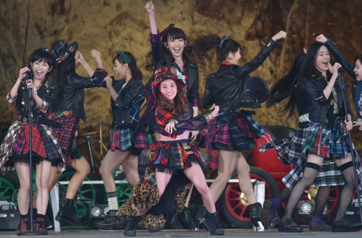国立競技場で初の単独ライブを行ったAKB48
