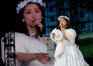 AKB48グループ国立競技場ライブで卒業セレモニーを行った大島優子（写真：29日単独公演の模様）