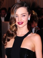 ミランダ・カー、超セクシーヌードを披露　女性との恋愛は「絶対ないとは言わない」