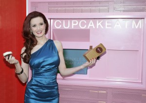 24時間“甘いモノ”を求める人々に朗報！NYでカップケーキATMが登場