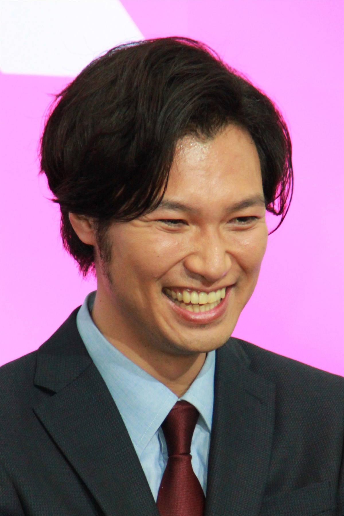 小栗旬、青木崇高との仲良しぶりに共演者から嫉妬？　波瑠「疎外感を感じてます」