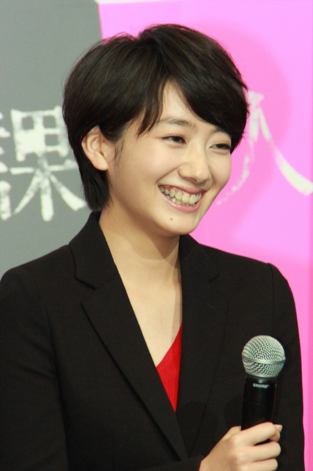 小栗旬、青木崇高との仲良しぶりに共演者から嫉妬？　波瑠「疎外感を感じてます」