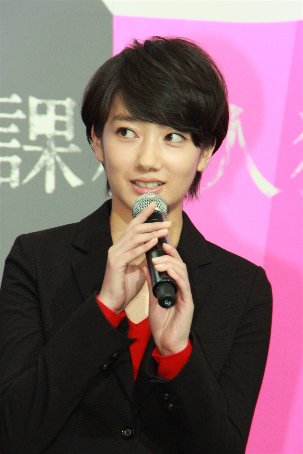 小栗旬、青木崇高との仲良しぶりに共演者から嫉妬？　波瑠「疎外感を感じてます」