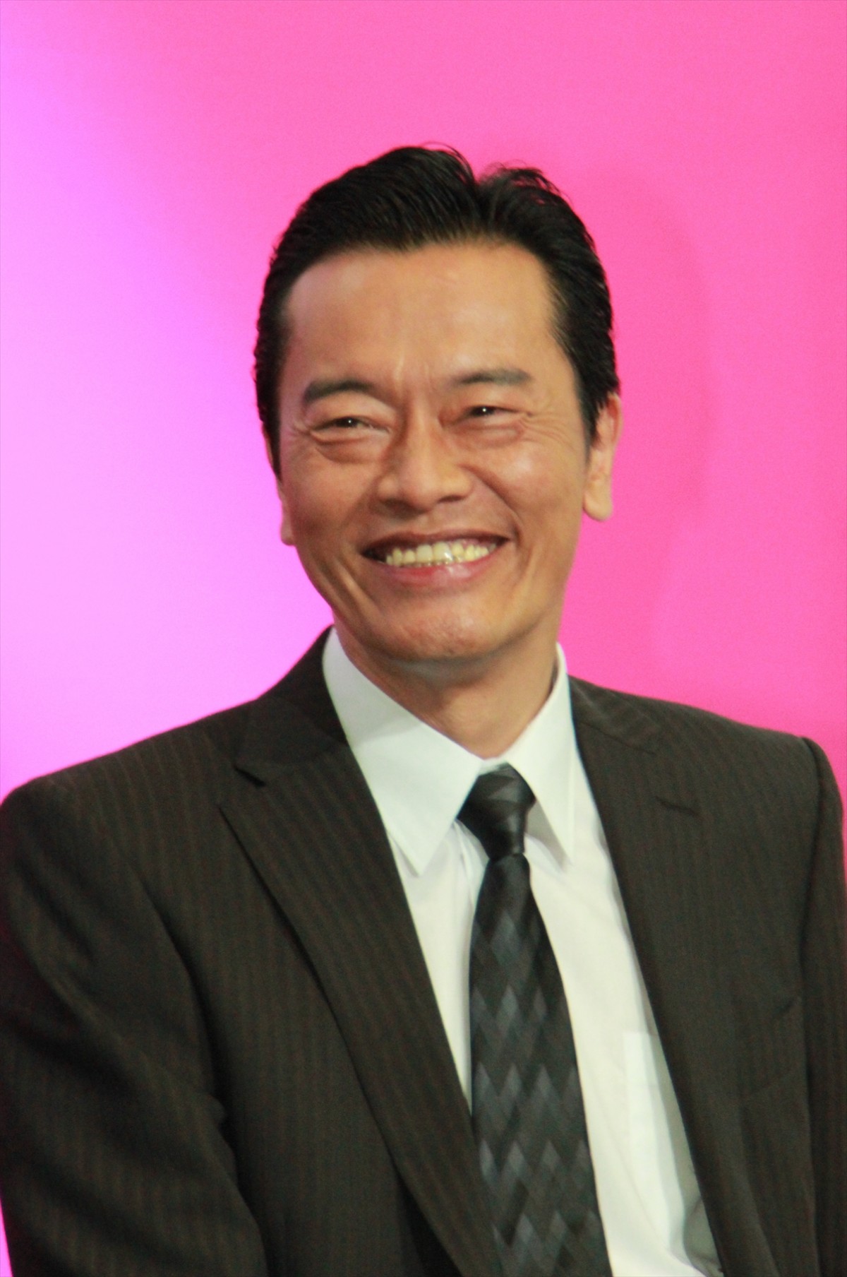小栗旬、青木崇高との仲良しぶりに共演者から嫉妬？　波瑠「疎外感を感じてます」