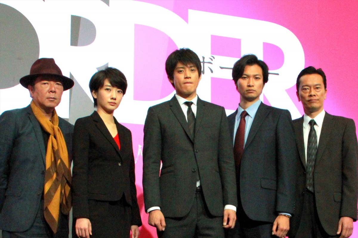 小栗旬、青木崇高との仲良しぶりに共演者から嫉妬？　波瑠「疎外感を感じてます」