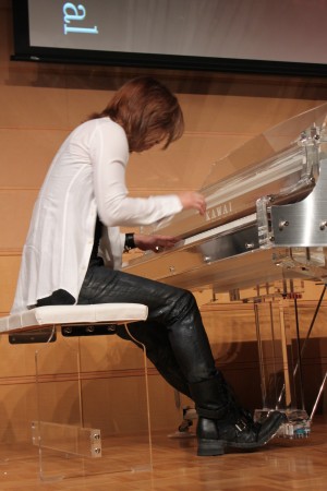 YOSHIKI、ワールドツアー発表記者会見に登場