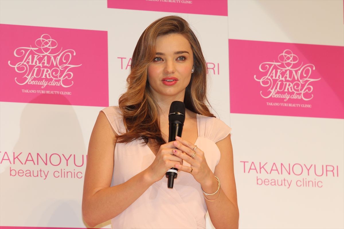 ミランダ・カー、18歳での初来日を振返り「桜の綺麗な時期に来れて嬉しい」
