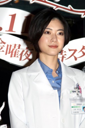 『アリスの棘』完成披露試写会に登場した、上野樹里