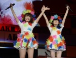 さいたまスーパーアリーナで単独公演を行ったHKT48　AKB48へ移籍する中西智代梨（左）とSKE48へ移籍する谷真理佳（右）