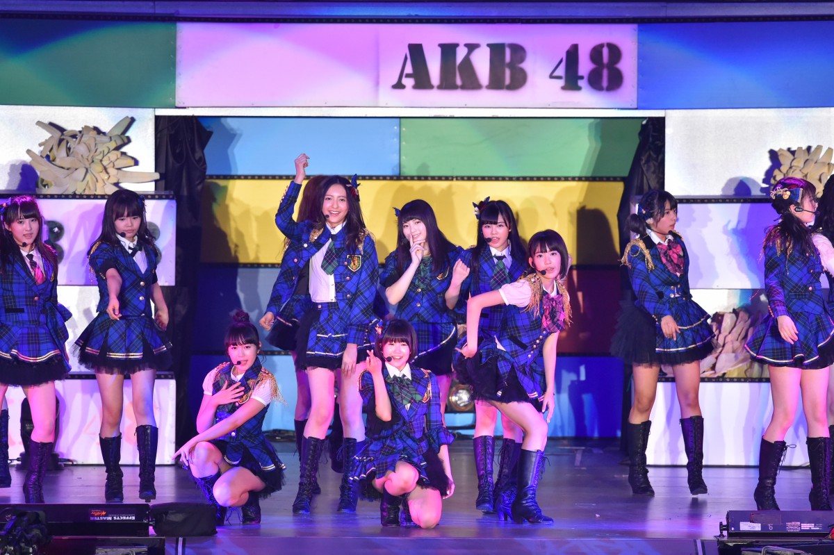 HKT48、さいたまスーパーアリーナ単独公演最速記録　移籍組の中西・谷は号泣