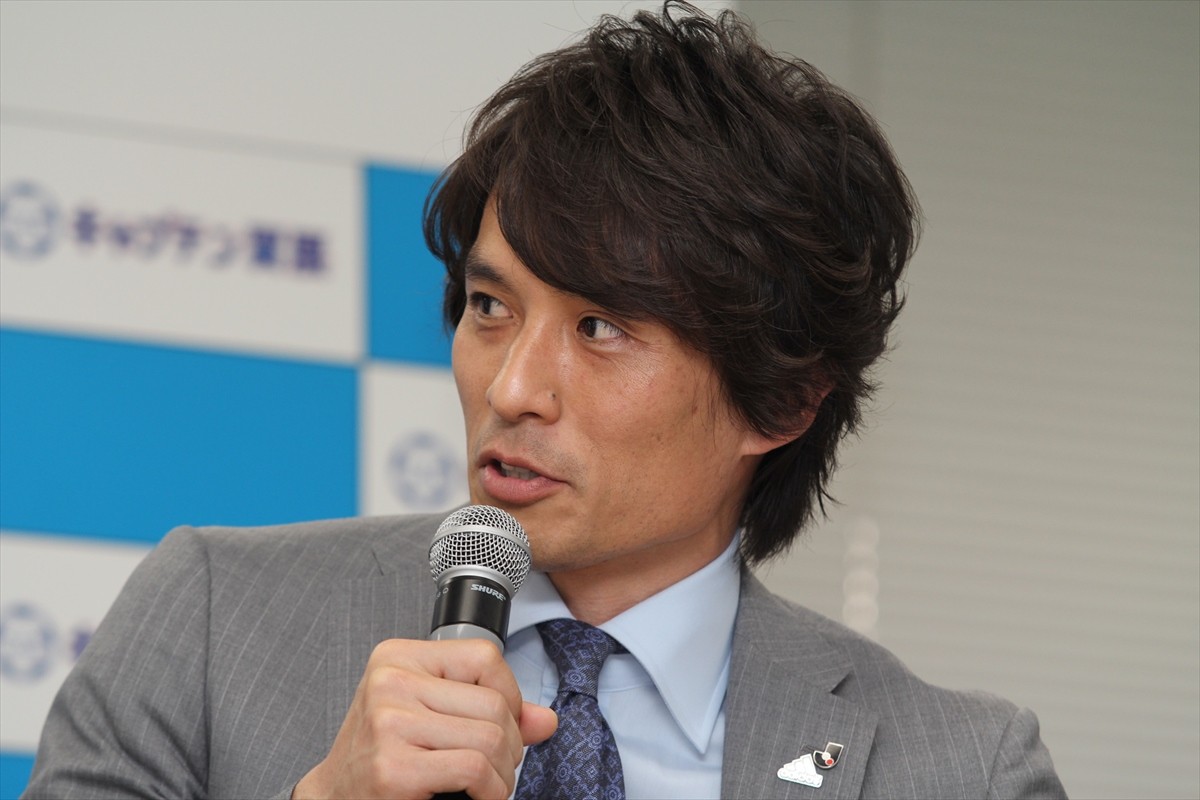 宮本恒靖、『キャプテン翼』に影響を受けた伝説のオーバーヘッドの裏話を披露