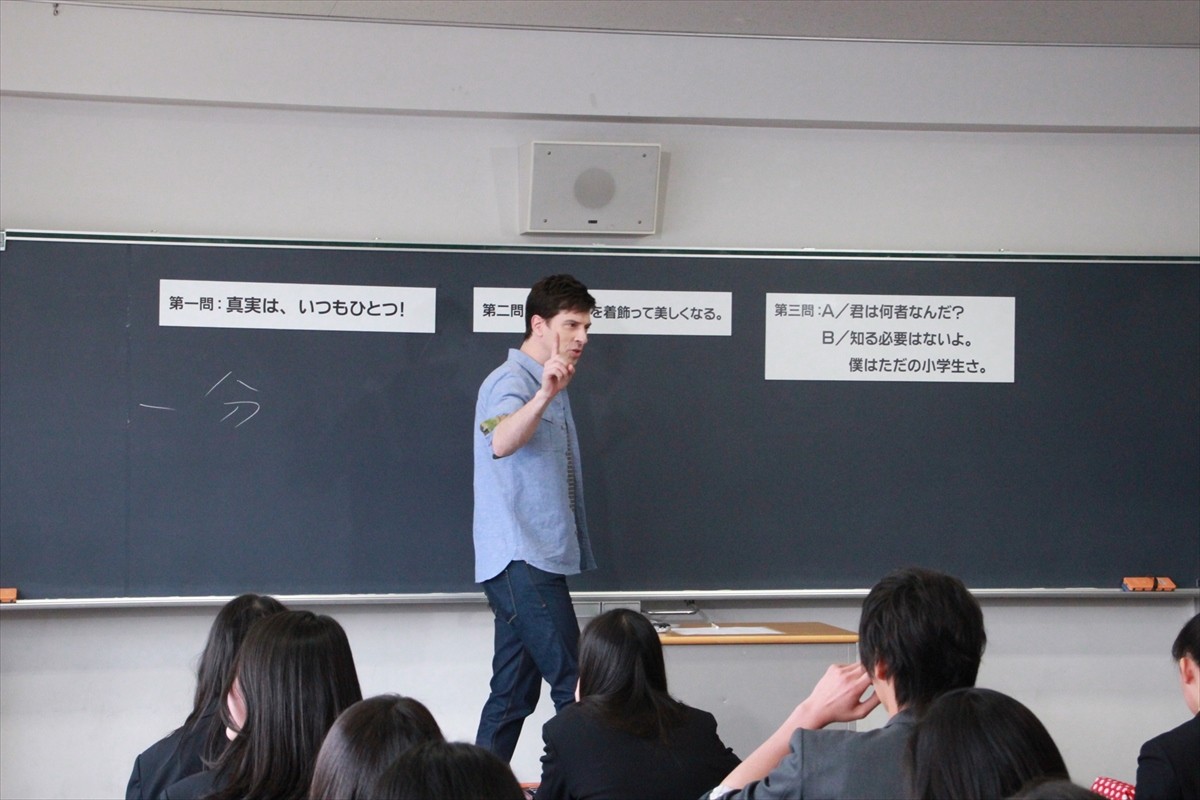 福士蒼汰　『コナン』最新作のサプライズイベントで、女子高に潜入し英語を勉強!?