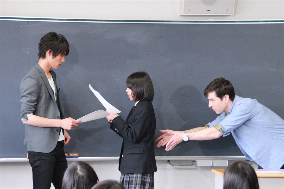 福士蒼汰　『コナン』最新作のサプライズイベントで、女子高に潜入し英語を勉強!?
