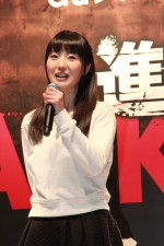 『進撃の巨人』プロジェクションマッピング イベントに登壇した石川由依