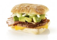 100%ビーフパティとアボカドの相性は抜群！「アボカドビーフ」