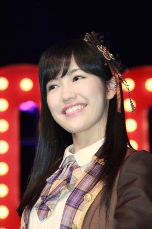 「大人AKB48」メンバー披露に登場した渡辺麻友