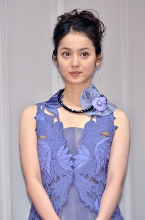 佐々木希、『ファースト・クラス』制作発表会見にて