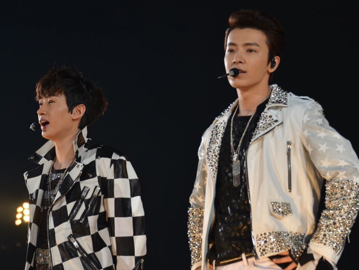 SUPER JUNIOR ドンへ＆ウニョク、ノリノリパフォーマンスで魅了！　＜GirlsAward 2014春夏＞