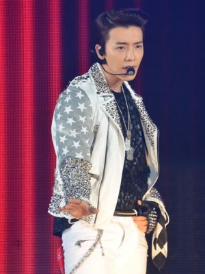 ＜GirlsAward 2014春夏＞でライブパフォーマンスを披露した「SUPER JUNIOR　DONGHAE ＆ EUNHYUK」