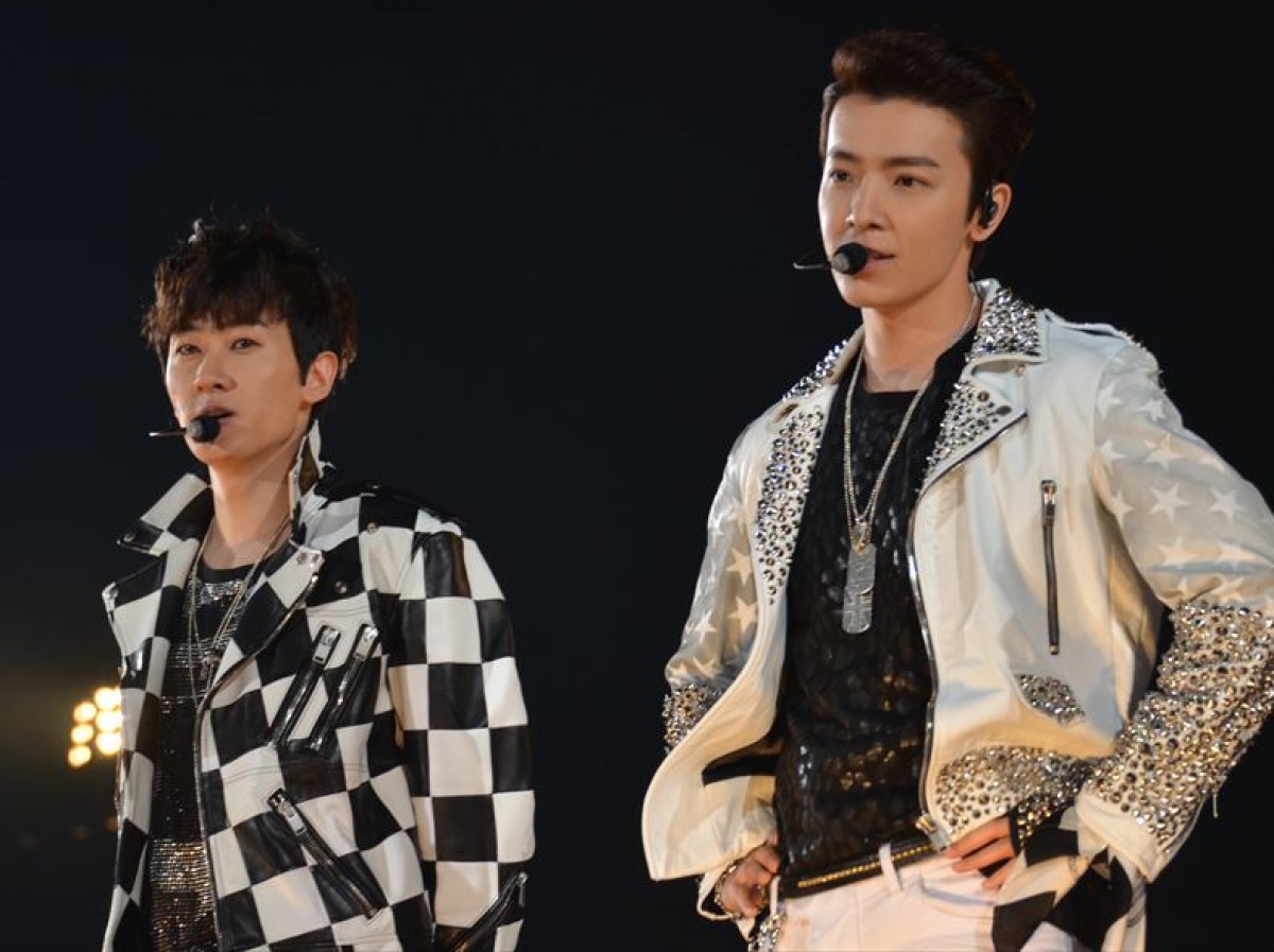 SUPER JUNIOR ドンへ＆ウニョク、ノリノリパフォーマンスで魅了！　＜GirlsAward 2014春夏＞