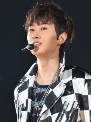 ＜GirlsAward 2014春夏＞でライブパフォーマンスを披露した「SUPER JUNIOR　DONGHAE ＆ EUNHYUK」