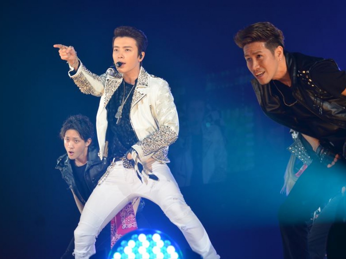 SUPER JUNIOR ドンへ＆ウニョク、ノリノリパフォーマンスで魅了！　＜GirlsAward 2014春夏＞