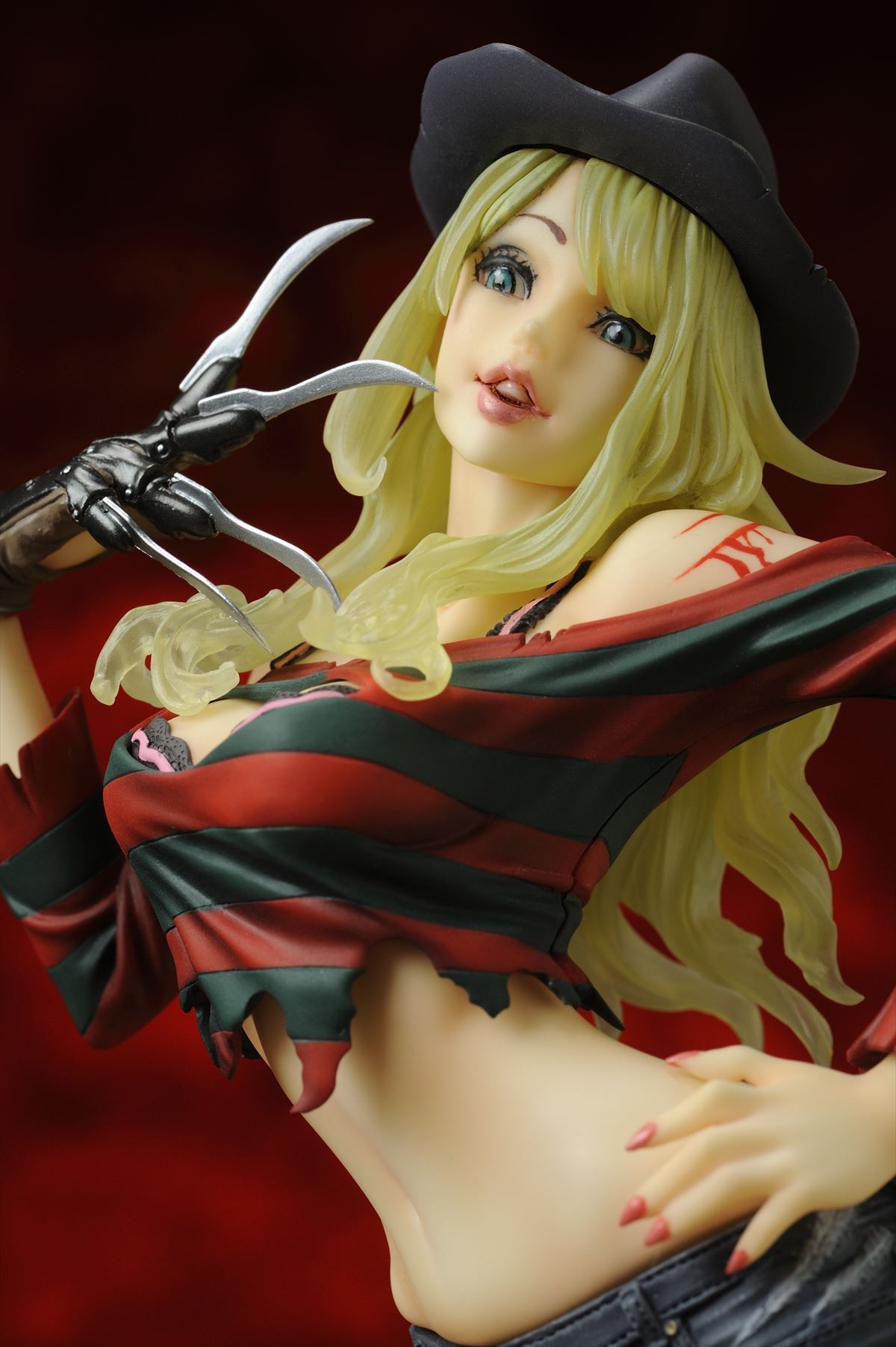 セクシーすぎる殺人鬼!? 「フレディ・クルーガー」フィギュア発売決定