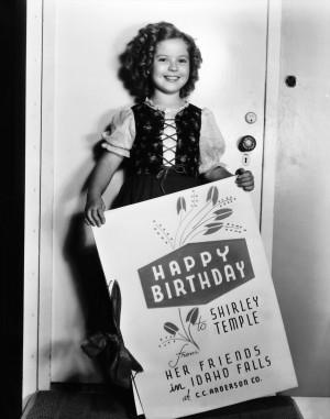 亡き両親からのバースデーカード　行方不明だった郵便物が45年の時をこえて配達