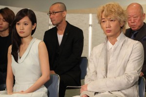 前田敦子、綾野剛、舞台『太陽2068』製作発表会見にて