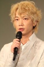 綾野剛、舞台『太陽2068』製作発表会見にて