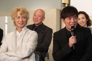 綾野剛、成宮寛貴、舞台『太陽2068』製作発表会見にて