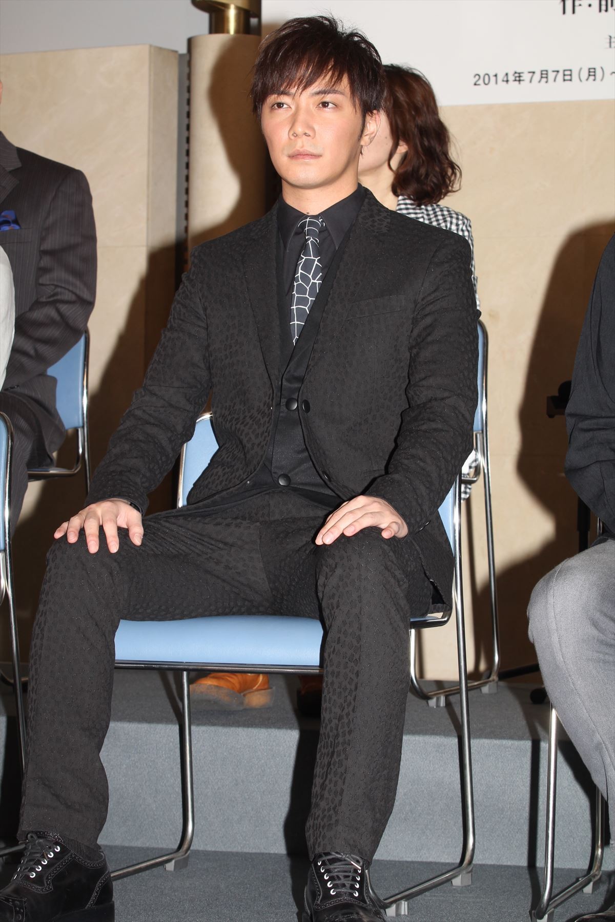 前田敦子、初舞台でも余裕の笑顔!? 蜷川幸雄に「違う世界へ連れてって！」